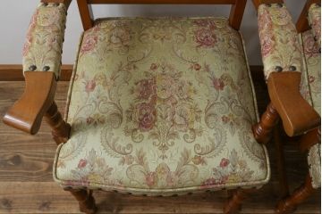 中古　美品　横浜クラシック家具　ダニエル(daniel)　ミッシェル(Michel)　高級感のある優雅な佇まいが魅力的なアームチェア2脚セット(ダイニングチェア、椅子、イス)(R-079031)
