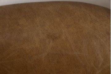 中古　HALO(ハロ)　本革(レザー)　キリム　Biker Tan(バイカータン)　雰囲気を変えて楽しめる座面リバーシブルのプロフェッサーアームチェア(ラウンジチェア、一人掛けソファ、サロンチェア、イージーチェア、椅子、イス)(定価約18万円)(R-079032)
