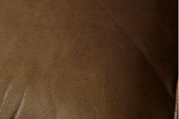 中古　HALO(ハロ)　本革(レザー)　キリム　Biker Tan(バイカータン)　雰囲気を変えて楽しめる座面リバーシブルのプロフェッサーアームチェア(ラウンジチェア、一人掛けソファ、サロンチェア、イージーチェア、椅子、イス)(定価約18万円)(R-079032)