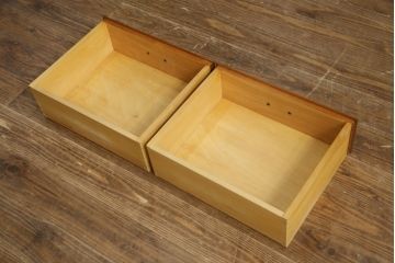 中古　ペイント仕上げ限定　横浜ダニエル(daniel)　アーリーアメリカンシリーズ　A-208　温かみのある木の色合いが魅力的なキャビネット(本箱、ブックケース、カップボード、食器棚、戸棚、収納棚、飾り棚)(R-079034)