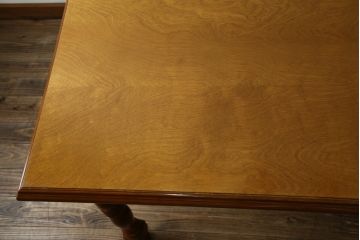 中古　横浜クラシック家具　ダニエル(daniel)　アーリーアメリカンシリーズ　Michel(ミッシェル)　A-307　ヨーロピアンな装飾が上品なダイニングテーブル(ミッシェルテーブル、4人掛け、6人掛け、食卓)(R-079035)
