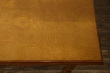 中古　横浜クラシック家具　ダニエル(daniel)　アーリーアメリカンシリーズ　Michel(ミッシェル)　A-307　ヨーロピアンな装飾が上品なダイニングテーブル(ミッシェルテーブル、4人掛け、6人掛け、食卓)(R-079035)