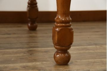 中古　横浜クラシック家具　ダニエル(daniel)　アーリーアメリカンシリーズ　Michel(ミッシェル)　A-307　ヨーロピアンな装飾が上品なダイニングテーブル(ミッシェルテーブル、4人掛け、6人掛け、食卓)(R-079035)
