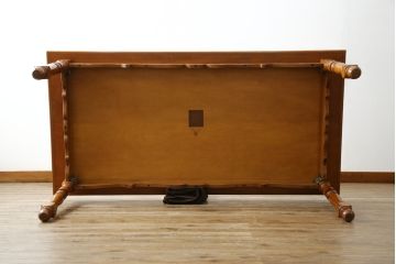 中古　横浜クラシック家具　ダニエル(daniel)　アーリーアメリカンシリーズ　Michel(ミッシェル)　A-307　ヨーロピアンな装飾が上品なダイニングテーブル(ミッシェルテーブル、4人掛け、6人掛け、食卓)(R-079035)