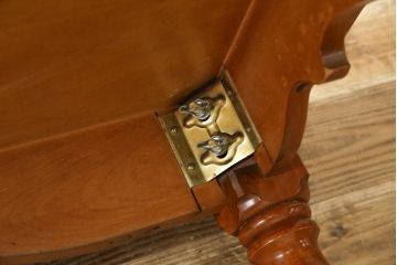 中古　横浜クラシック家具　ダニエル(daniel)　アーリーアメリカンシリーズ　Michel(ミッシェル)　A-307　ヨーロピアンな装飾が上品なダイニングテーブル(ミッシェルテーブル、4人掛け、6人掛け、食卓)(R-079035)