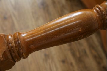 中古　横浜クラシック家具　ダニエル(daniel)　アーリーアメリカンシリーズ　Michel(ミッシェル)　A-307　ヨーロピアンな装飾が上品なダイニングテーブル(ミッシェルテーブル、4人掛け、6人掛け、食卓)(R-079035)