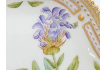 デンマーク　ROYAL COPENHAGEN(ロイヤルコペンハーゲン)　フローラダニカ　20/3508　瑞々しい花と金彩が美しいトライアングルディッシュ(三角プレート、フラワー、皿、洋食器、北欧)(R-079040)　