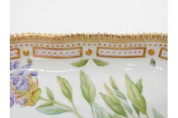 デンマーク　ROYAL COPENHAGEN(ロイヤルコペンハーゲン)　フローラダニカ　20/3508　瑞々しい花と金彩が美しいトライアングルディッシュ(三角プレート、フラワー、皿、洋食器、北欧)(R-079040)　