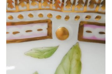 デンマーク　ROYAL COPENHAGEN(ロイヤルコペンハーゲン)　フローラダニカ　20/3508　瑞々しい花と金彩が美しいトライアングルディッシュ(三角プレート、フラワー、皿、洋食器、北欧)(R-079040)　