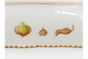 デンマーク　ROYAL COPENHAGEN(ロイヤルコペンハーゲン)　フローラダニカ　20/3508　瑞々しい花と金彩が美しいトライアングルディッシュ(三角プレート、フラワー、皿、洋食器、北欧)(R-079040)　