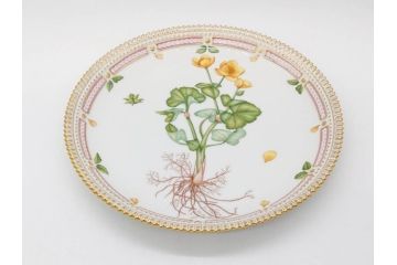 デンマーク　ROYAL COPENHAGEN(ロイヤルコペンハーゲン)　フローラダニカ　20/3566　細部まで繊細に描かれた花が上品なプレート(金彩、フラワー、ディッシュ、大皿、洋食器、北欧)(R-079041)　