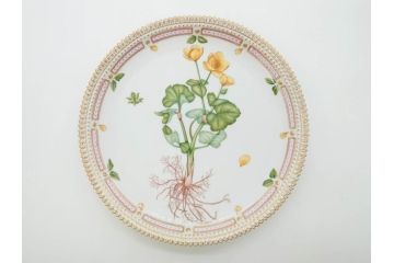 デンマーク　ROYAL COPENHAGEN(ロイヤルコペンハーゲン)　フローラダニカ　20/3566　細部まで繊細に描かれた花が上品なプレート(金彩、フラワー、ディッシュ、大皿、洋食器、北欧)(R-079041)　