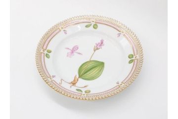 デンマーク　ROYAL COPENHAGEN(ロイヤルコペンハーゲン)　フローラダニカ　617　匠の美技に魅了されるプレート(花、フラワー、金彩、ケーキプレート、中皿、ディッシュ、洋食器、北欧)(R-079042)　