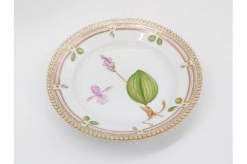 デンマーク　ROYAL COPENHAGEN(ロイヤルコペンハーゲン)　フローラダニカ　617　匠の美技に魅了されるプレート(花、フラワー、金彩、ケーキプレート、中皿、ディッシュ、洋食器、北欧)(R-079042)　