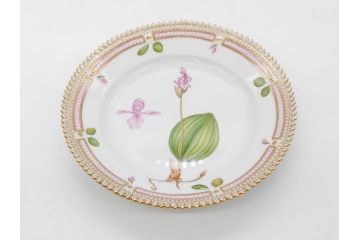 デンマーク　ROYAL COPENHAGEN(ロイヤルコペンハーゲン)　フローラダニカ　617　匠の美技に魅了されるプレート(花、フラワー、金彩、ケーキプレート、中皿、ディッシュ、洋食器、北欧)(R-079042)　