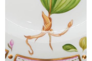 デンマーク　ROYAL COPENHAGEN(ロイヤルコペンハーゲン)　フローラダニカ　617　匠の美技に魅了されるプレート(花、フラワー、金彩、ケーキプレート、中皿、ディッシュ、洋食器、北欧)(R-079042)　
