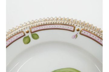 デンマーク　ROYAL COPENHAGEN(ロイヤルコペンハーゲン)　フローラダニカ　617　匠の美技に魅了されるプレート(花、フラワー、金彩、ケーキプレート、中皿、ディッシュ、洋食器、北欧)(R-079042)　