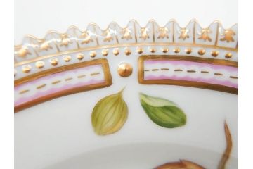 デンマーク　ROYAL COPENHAGEN(ロイヤルコペンハーゲン)　フローラダニカ　617　匠の美技に魅了されるプレート(花、フラワー、金彩、ケーキプレート、中皿、ディッシュ、洋食器、北欧)(R-079042)　