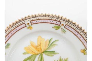 デンマーク　ROYAL COPENHAGEN(ロイヤルコペンハーゲン)　フローラダニカ　615　黄色い花が印象的で優雅なプレート(金彩、フラワー、ディッシュ、小皿、銘々皿、洋食器、北欧)(R-079043)