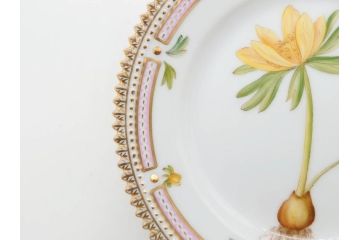 デンマーク　ROYAL COPENHAGEN(ロイヤルコペンハーゲン)　フローラダニカ　615　黄色い花が印象的で優雅なプレート(金彩、フラワー、ディッシュ、小皿、銘々皿、洋食器、北欧)(R-079043)
