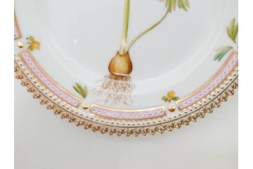 デンマーク　ROYAL COPENHAGEN(ロイヤルコペンハーゲン)　フローラダニカ　615　黄色い花が印象的で優雅なプレート(金彩、フラワー、ディッシュ、小皿、銘々皿、洋食器、北欧)(R-079043)
