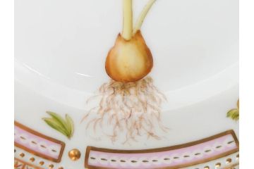 デンマーク　ROYAL COPENHAGEN(ロイヤルコペンハーゲン)　フローラダニカ　615　黄色い花が印象的で優雅なプレート(金彩、フラワー、ディッシュ、小皿、銘々皿、洋食器、北欧)(R-079043)