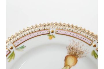 デンマーク　ROYAL COPENHAGEN(ロイヤルコペンハーゲン)　フローラダニカ　615　黄色い花が印象的で優雅なプレート(金彩、フラワー、ディッシュ、小皿、銘々皿、洋食器、北欧)(R-079043)