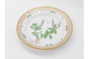 デンマーク　ROYAL COPENHAGEN(ロイヤルコペンハーゲン)　フローラダニカ　621　丹念に描かれた花のデザインが見事なプレート(フラワー、金彩、中皿、ディッシュ、ケーキプレート、洋食器、北欧)(R-079044)　