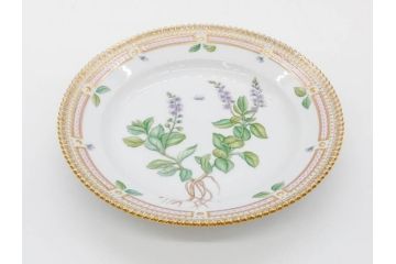 デンマーク　ROYAL COPENHAGEN(ロイヤルコペンハーゲン)　フローラダニカ　621　丹念に描かれた花のデザインが見事なプレート(フラワー、金彩、中皿、ディッシュ、ケーキプレート、洋食器、北欧)(R-079044)　