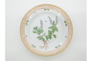 デンマーク　ROYAL COPENHAGEN(ロイヤルコペンハーゲン)　フローラダニカ　621　丹念に描かれた花のデザインが見事なプレート(フラワー、金彩、中皿、ディッシュ、ケーキプレート、洋食器、北欧)(R-079044)　