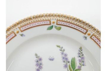 デンマーク　ROYAL COPENHAGEN(ロイヤルコペンハーゲン)　フローラダニカ　621　丹念に描かれた花のデザインが見事なプレート(フラワー、金彩、中皿、ディッシュ、ケーキプレート、洋食器、北欧)(R-079044)　