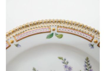 デンマーク　ROYAL COPENHAGEN(ロイヤルコペンハーゲン)　フローラダニカ　621　丹念に描かれた花のデザインが見事なプレート(フラワー、金彩、中皿、ディッシュ、ケーキプレート、洋食器、北欧)(R-079044)　