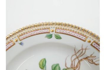 デンマーク　ROYAL COPENHAGEN(ロイヤルコペンハーゲン)　フローラダニカ　621　丹念に描かれた花のデザインが見事なプレート(フラワー、金彩、中皿、ディッシュ、ケーキプレート、洋食器、北欧)(R-079044)　