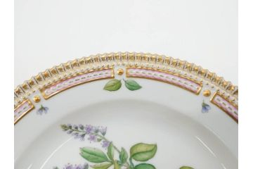 デンマーク　ROYAL COPENHAGEN(ロイヤルコペンハーゲン)　フローラダニカ　621　丹念に描かれた花のデザインが見事なプレート(フラワー、金彩、中皿、ディッシュ、ケーキプレート、洋食器、北欧)(R-079044)　