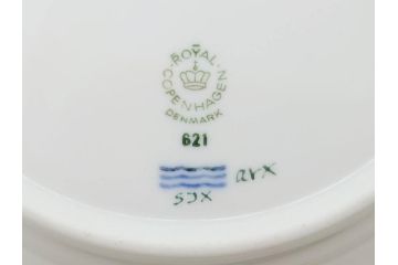 デンマーク　ROYAL COPENHAGEN(ロイヤルコペンハーゲン)　フローラダニカ　621　丹念に描かれた花のデザインが見事なプレート(フラワー、金彩、中皿、ディッシュ、ケーキプレート、洋食器、北欧)(R-079044)　