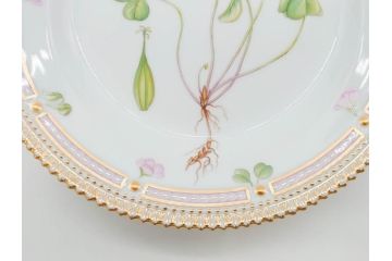 デンマーク　ROYAL COPENHAGEN(ロイヤルコペンハーゲン)　フローラダニカ　621　可憐な花のデザインが可愛らしいプレート(金彩、フラワー、ディッシュ、中皿、ケーキプレート、洋食器、北欧)(R-079045)