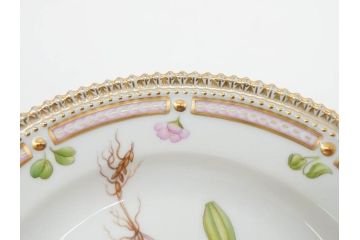 デンマーク　ROYAL COPENHAGEN(ロイヤルコペンハーゲン)　フローラダニカ　621　可憐な花のデザインが可愛らしいプレート(金彩、フラワー、ディッシュ、中皿、ケーキプレート、洋食器、北欧)(R-079045)