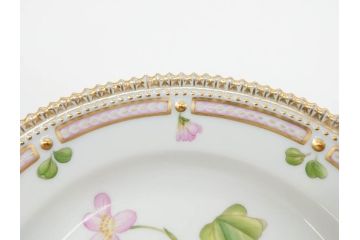 デンマーク　ROYAL COPENHAGEN(ロイヤルコペンハーゲン)　フローラダニカ　621　可憐な花のデザインが可愛らしいプレート(金彩、フラワー、ディッシュ、中皿、ケーキプレート、洋食器、北欧)(R-079045)