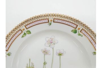 デンマーク　ROYAL COPENHAGEN(ロイヤルコペンハーゲン)　フローラダニカ　621　煌びやかな金彩と生き生きと描かれた花に見惚れるプレート(フラワー、ディッシュ、中皿、ケーキプレート、洋食器、北欧)(R-079046)