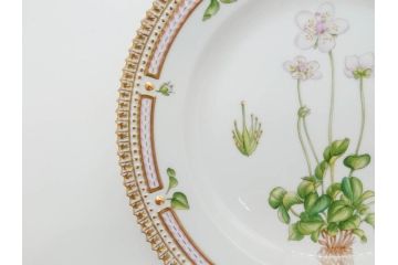 デンマーク　ROYAL COPENHAGEN(ロイヤルコペンハーゲン)　フローラダニカ　621　煌びやかな金彩と生き生きと描かれた花に見惚れるプレート(フラワー、ディッシュ、中皿、ケーキプレート、洋食器、北欧)(R-079046)