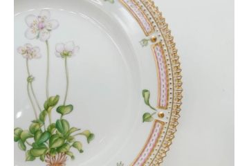 デンマーク　ROYAL COPENHAGEN(ロイヤルコペンハーゲン)　フローラダニカ　621　煌びやかな金彩と生き生きと描かれた花に見惚れるプレート(フラワー、ディッシュ、中皿、ケーキプレート、洋食器、北欧)(R-079046)