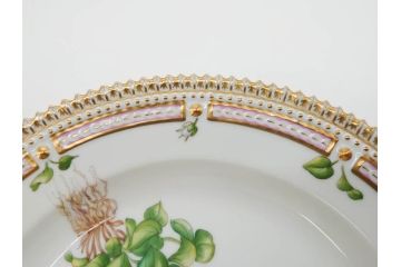 デンマーク　ROYAL COPENHAGEN(ロイヤルコペンハーゲン)　フローラダニカ　621　煌びやかな金彩と生き生きと描かれた花に見惚れるプレート(フラワー、ディッシュ、中皿、ケーキプレート、洋食器、北欧)(R-079046)