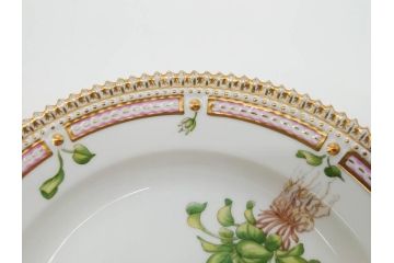 デンマーク　ROYAL COPENHAGEN(ロイヤルコペンハーゲン)　フローラダニカ　621　煌びやかな金彩と生き生きと描かれた花に見惚れるプレート(フラワー、ディッシュ、中皿、ケーキプレート、洋食器、北欧)(R-079046)