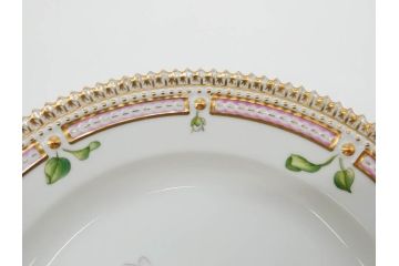 デンマーク　ROYAL COPENHAGEN(ロイヤルコペンハーゲン)　フローラダニカ　621　煌びやかな金彩と生き生きと描かれた花に見惚れるプレート(フラワー、ディッシュ、中皿、ケーキプレート、洋食器、北欧)(R-079046)