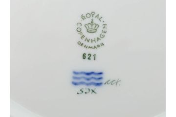 デンマーク　ROYAL COPENHAGEN(ロイヤルコペンハーゲン)　フローラダニカ　621　煌びやかな金彩と生き生きと描かれた花に見惚れるプレート(フラワー、ディッシュ、中皿、ケーキプレート、洋食器、北欧)(R-079046)