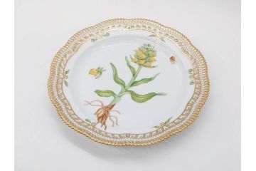 デンマーク　ROYAL COPENHAGEN(ロイヤルコペンハーゲン)　フローラダニカ　380　透かしの縁と金彩が美しいプレート(レース、フリル、金彩、花、フラワー、ディッシュ、大皿、透かし皿、洋食器、北欧)(R-079047)