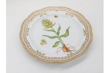 デンマーク　ROYAL COPENHAGEN(ロイヤルコペンハーゲン)　フローラダニカ　380　透かしの縁と金彩が美しいプレート(レース、フリル、金彩、花、フラワー、ディッシュ、大皿、透かし皿、洋食器、北欧)(R-079047)