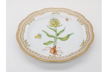 デンマーク　ROYAL COPENHAGEN(ロイヤルコペンハーゲン)　フローラダニカ　380　透かしの縁と金彩が美しいプレート(レース、フリル、金彩、花、フラワー、ディッシュ、大皿、透かし皿、洋食器、北欧)(R-079047)