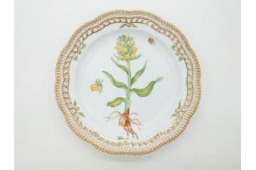 デンマーク　ROYAL COPENHAGEN(ロイヤルコペンハーゲン)　フローラダニカ　380　透かしの縁と金彩が美しいプレート(レース、フリル、金彩、花、フラワー、ディッシュ、大皿、透かし皿、洋食器、北欧)(R-079047)