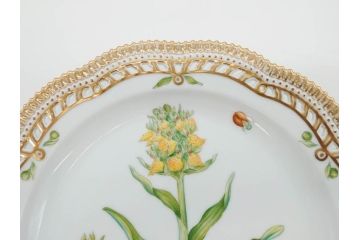 デンマーク　ROYAL COPENHAGEN(ロイヤルコペンハーゲン)　フローラダニカ　380　透かしの縁と金彩が美しいプレート(レース、フリル、金彩、花、フラワー、ディッシュ、大皿、透かし皿、洋食器、北欧)(R-079047)